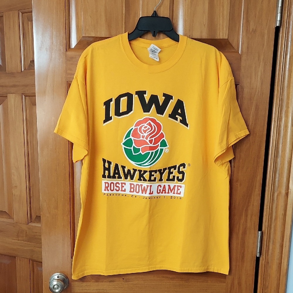 Iowa Hawkeyes Rose Bowl Game 2016 Yellow Gold Tee, Men's Size XL, Like New